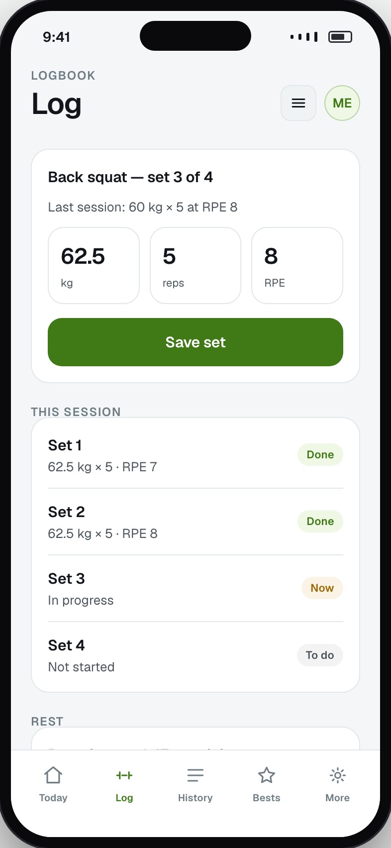 Set logging screen with exercise, weight, reps and a rest timer