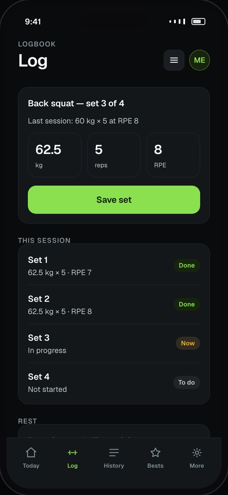 Set logging screen with exercise, weight, reps and a rest timer